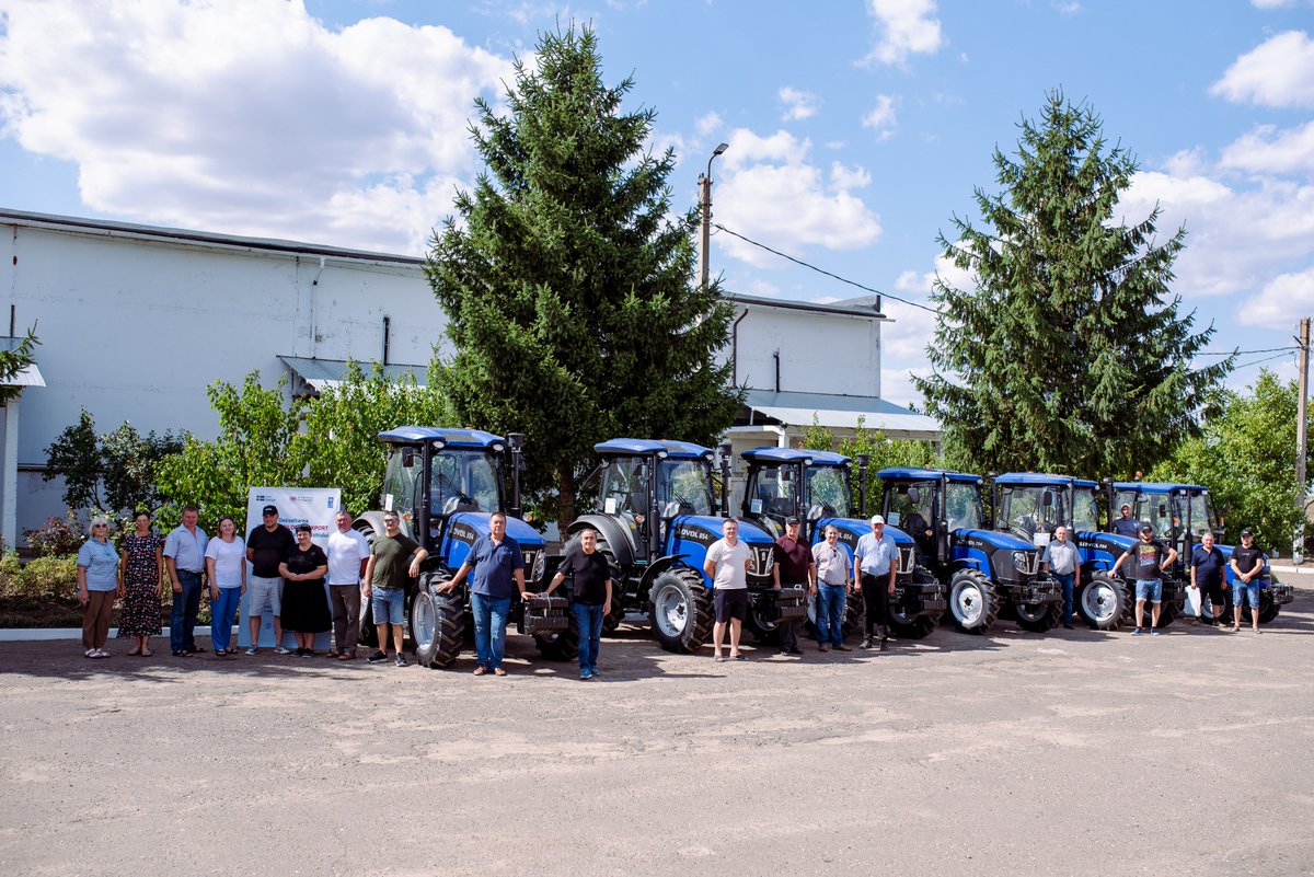 UNDPMoldova's tweet photo. “Gold Grapes Logistic” cluster connecting 🍇producers across the Nistru River modernizes operations with support from Sweden, the UK, and UNDP. This means enhanced productivity &amp; new growth opportunities.
https://t.co/F5xvp5vVKg #BuildForwardBetter https://t.co/rHWle692Mj