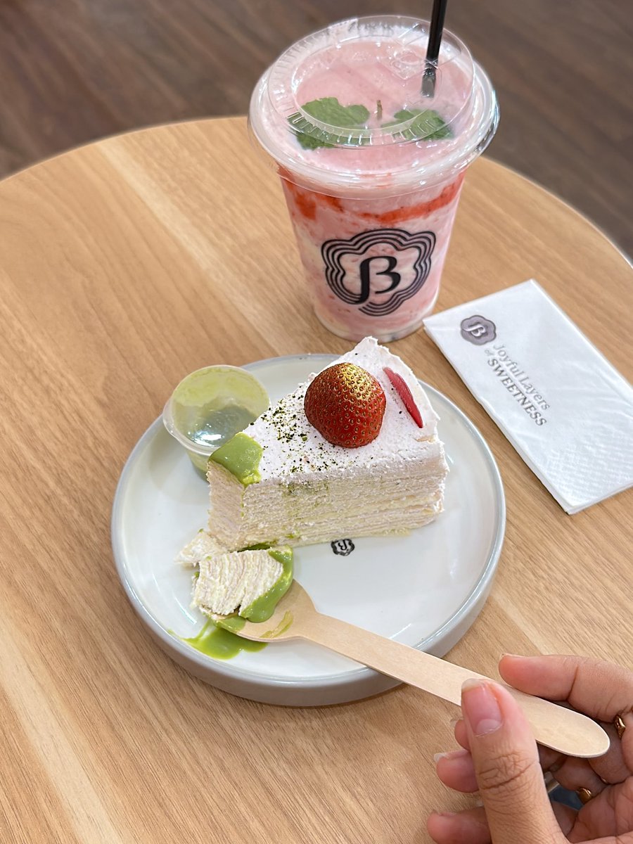 lucu bgt bloomery skrg ala-ala Japan konbini store! 😍✨

kalo kesini gapernah skip mille crepe nya enaaak