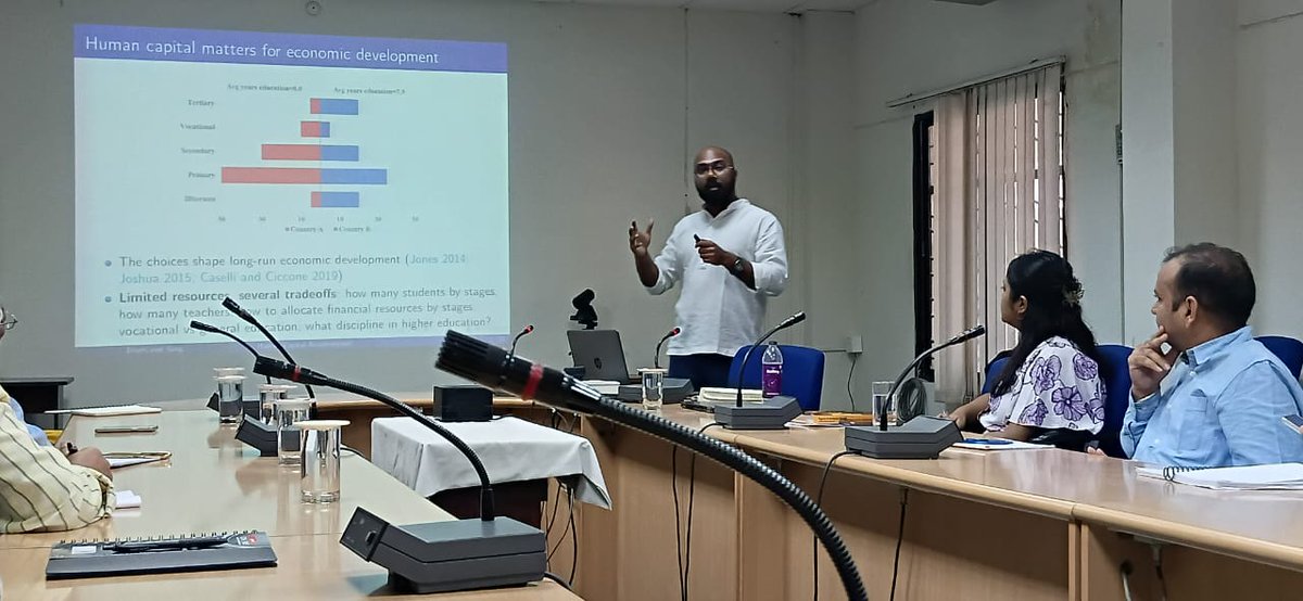 cessicssr's tweet image. #CESS #InvitedLecture #HumanCapital #EducationPolicy #EconomicDevelopment #HigherEducation #VocationalEducation #SocialChange #StructuralTransformation #AcademicResearch #SocialScienceResearch #DevelopmentStudies #ICSSR