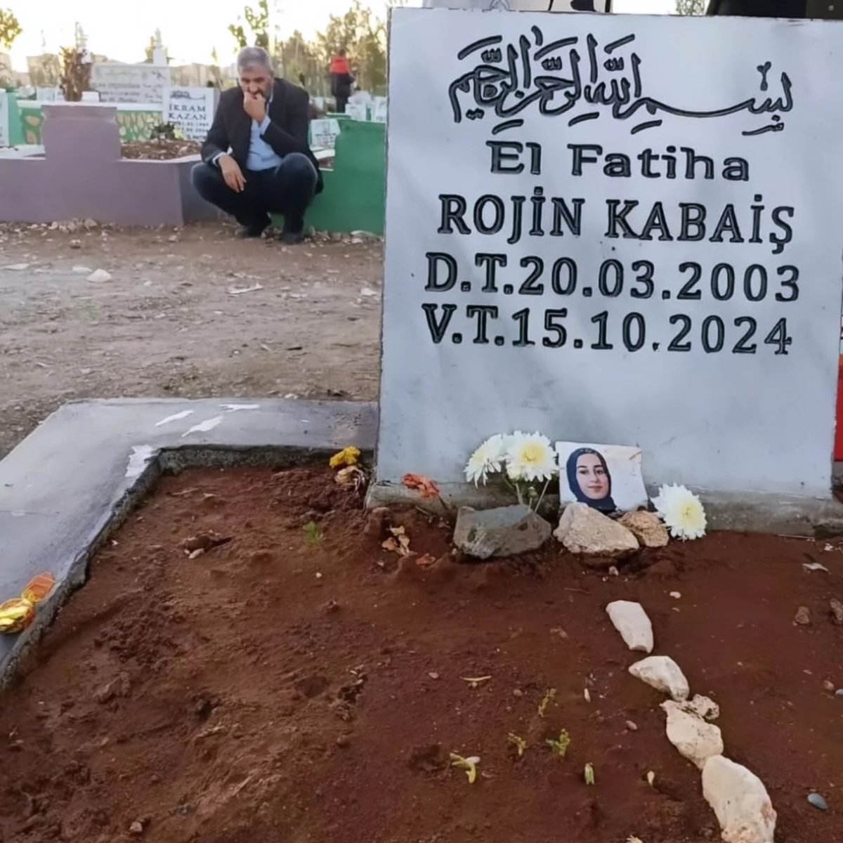 LÜTFEN PAYLAŞALIM Rojin kabaiş kızımızın ve Rojinlerin sesini duyurmak için gece gündüz demeden mücadele eden değerli canlarımızın   X hesapları nın erişime kapatılmasını kınıyoruz sansüre hayır ERİŞİMLERİ AÇIN #RojinHesapSoruyor