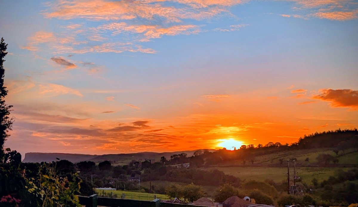 Sunrise this morning in Ballycastle <a href="/deric_tv/">Deric</a> <a href="/R_Faragher/">Rick Faragher</a> <a href="/linzilima/">Linzi Lima</a> <a href="/bbcweather/">BBC Weather</a>  <a href="/LoveBallymena/">Love Ballymena</a> <a href="/WeatherCee/">Cecilia Daly</a>    <a href="/Louise_utv/">Louise Small</a>  <a href="/WeatherAisling/">Aisling Creevey</a> <a href="/barrabest/">Barra Best</a> <a href="/Ailser99/">Aileen Moynagh</a>  <a href="/angie_weather/">angie phillips</a> <a href="/geoff_maskell/">Geoff Maskell</a> <a href="/organicbotanic/">Sue McBean - @organicbotanic.bsky.social</a> <a href="/Schafernaker/">Tomasz Schafernaker</a> <a href="/Ali_Totten/">Ali Totten</a>