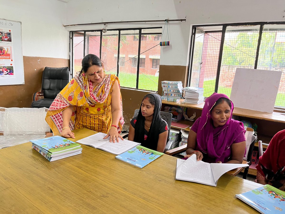39Gmsss's tweet photo. “Education is the key to unlock the golden door of freedom”.
Our Teachers are teaching adult learners under #Ullas. https://t.co/PfMmrdxASy
