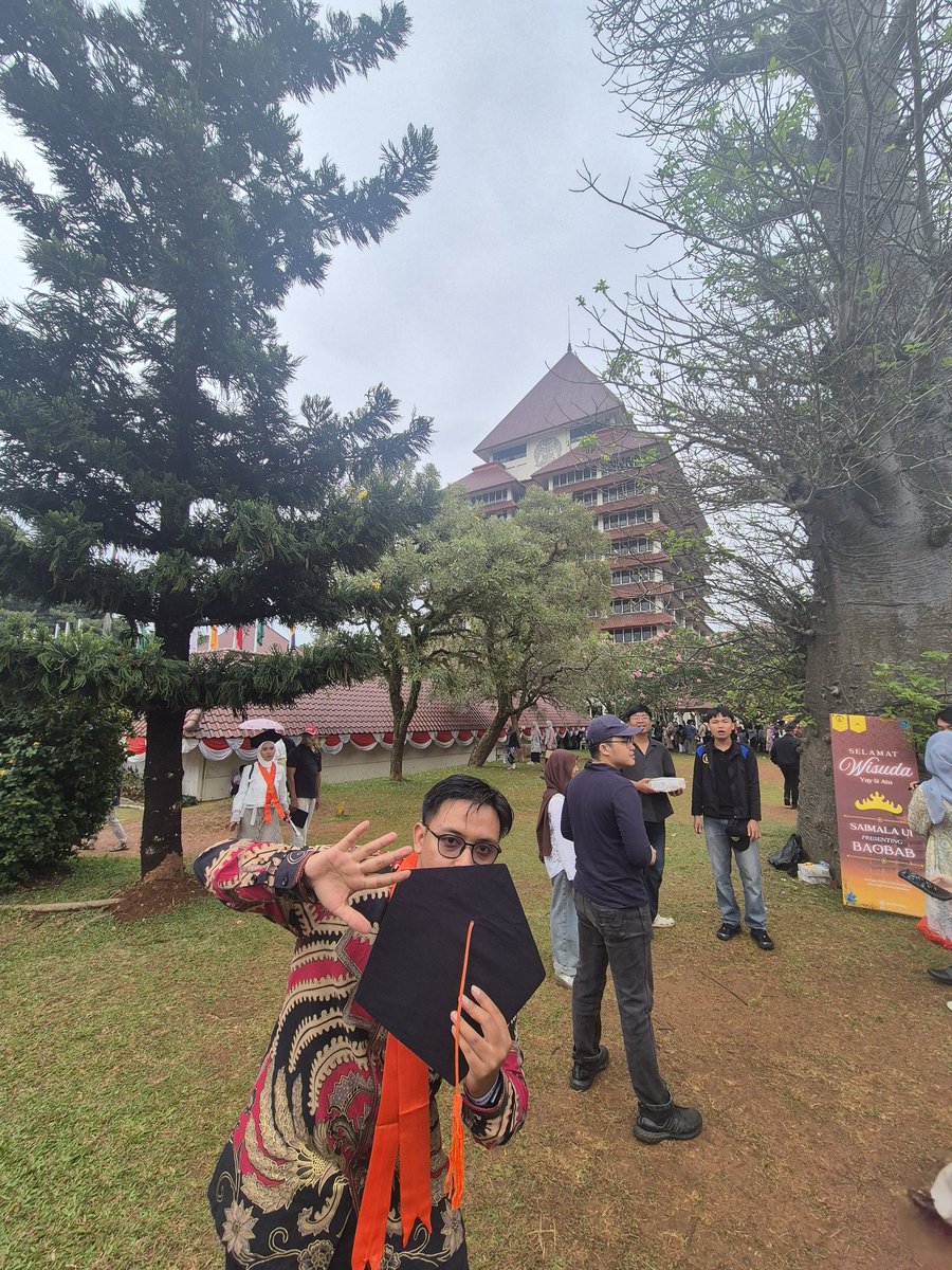 ram_yasim28's tweet photo. lulus. 

*pose kebudayaan https://t.co/DVQSUfreq7