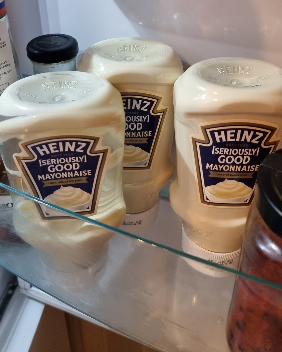 У меня в холодильнике буквально живёт мем 
Комната невесты/комната жениха