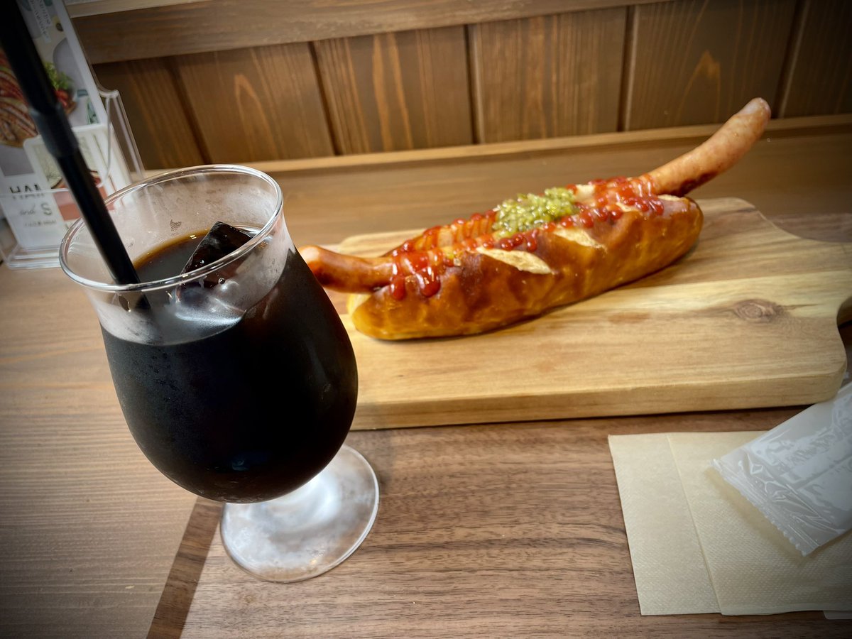 ハム工房HISAMATSU＠茨城県つくば市

・つくばドッグ¥870

本物のホットドッグ🌭食べた事ありますか？

ハム工房HISAMATSUさんで自家製ウインナーのホットドッグを…

旨しっ❣️