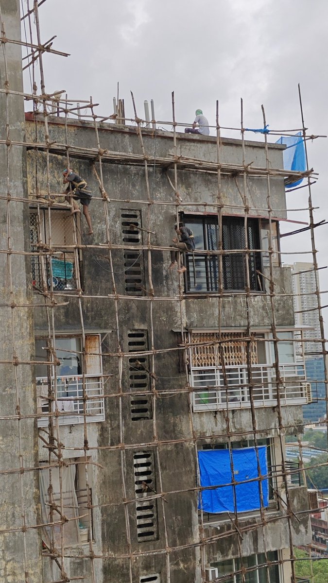 sanusuv's tweet photo. 2025 and people are still working without proper safety measures at the 22nd floor. Who will be responsible for any mishap? @MumbaiPolice @Worli_PS @AUThackeray @fayedsouza @timesofindia @the_hindu https://t.co/ESH1eDKVAw