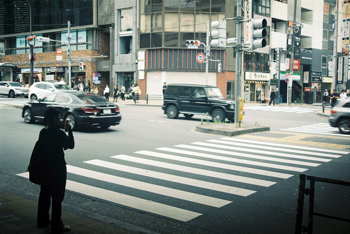 #9606

takeuchiitsuka.com/9606-46424.html

Copyright © Takeuchi Itsuka. All Rights Reserved.

 #フィルム #フィルム写真 #film  #35mm #streetphotography #intersection