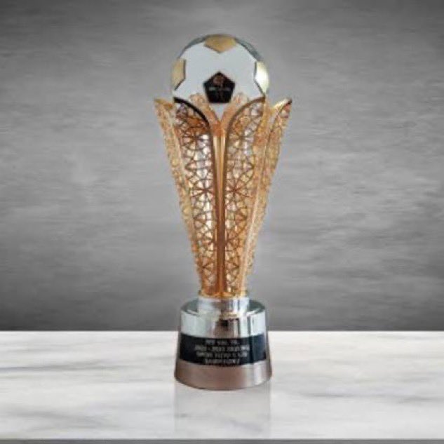 Sadettin Saran, başkan olursa, ilk 1.5 yılda şampiyon olamadığı takdirde istifa edeceğine dair sözleşmeye imza attı.