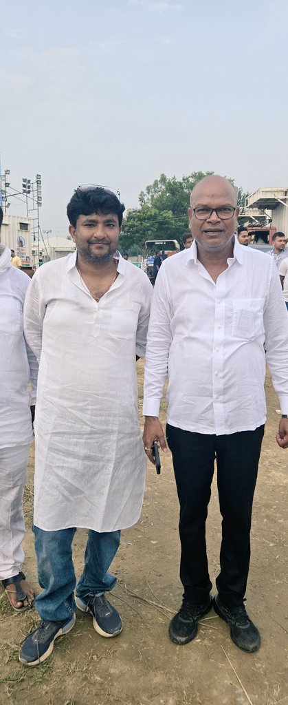 Rac2296's tweet photo. बिहार प्रदेश अध्यक्ष एवं कुटुंबा विधायक राजेश राम जी को जन्मदिन की हार्दिक बधाई एवं शुभकामनाएँ।
ईश्वर से प्रार्थना है कि आपको उत्तम स्वास्थ्य, दीर्घायु और सफलता प्रदान करे तथा आप सदा जनसेवा के मार्ग पर अग्रसर रहें।
✨ जन्मदिन की अनेक शुभकामनाएँ ✨
#BiharWalksWithRahul 
@Madhav_Jha1 
@rajeshkrinc