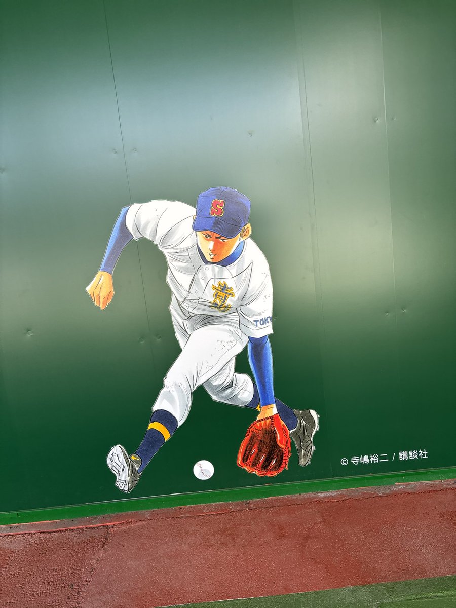 さらに東武鉄道の新桐生駅では、球場を模したホームの中に、静かにあの男が…！