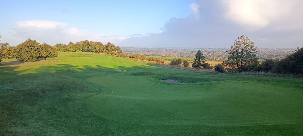 Bigandroid67's tweet image. Always amazed at how quickly the course recovers after a drought. Oh , and it was absolutely smashing it down 2 hours ago. 
Plenty of blue sky now 🌞🌞