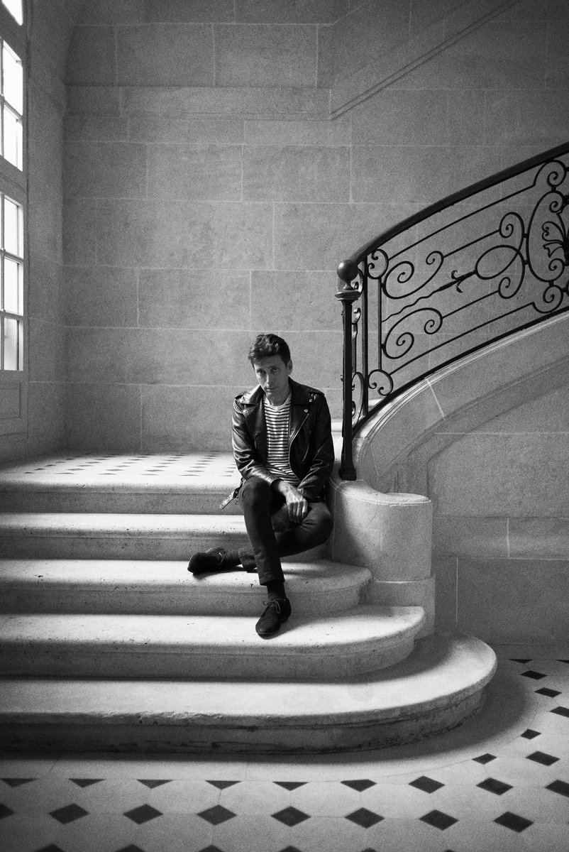 El diseñador y sus cositas: Slimane La Apisonadora ataca de nuevo.

Este señor es el hijo fashion de Stalin, además de un parásito llamado Hedi Slimane, el anticristo del #branding.

Pasen y lean si gustan, como siempre, en Modaes: modaes.com/opinion/un-par…