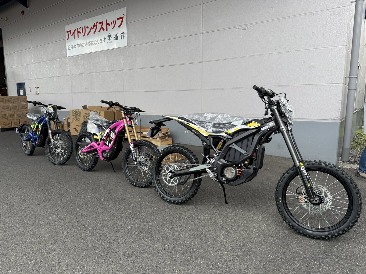 nagmotors's tweet image. 新型ライトビー入荷しました！
限定のピンクはとってもピンクで良い色です♪※お客様注文分です。
特価のウルトラビーも入荷！特価車両はこれが最後かな🤔ご検討のお客様はご連絡下さいませ！
#surron
#lightbee
#ultrabee
#電動バイク