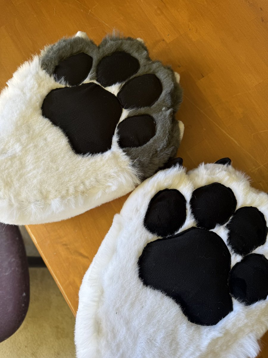 My very first set of indoor feetpaws are finished :3 they were made using spiltgrapesoda’s 2.0 plantigrade pattern