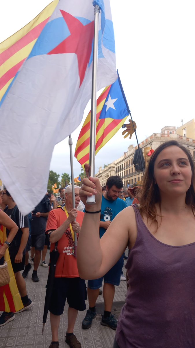 BNGCatalunya's tweet photo. Este 11 de setembro como cada ano o @BNGCatalunya acudiu á tradicional ofrenda floral pola #diadanacionaldecatalunya e as manifestacións pola soberanía de Catalunya, coa asistencia de @montseprado dende a nosa Directiva Nacional.

#ViscaCatalunyaLliure ! https://t.co/cF1uv0Bp7S