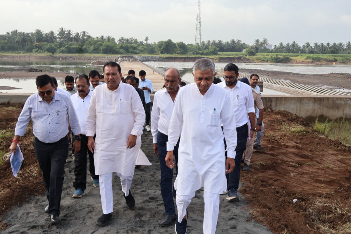 InfoNavsariGoG's tweet image. જળસંપત્તિ મંત્રીશ્રી કુંવરજીભાઈ બાવળીયા દ્વારા નવસારી જિલ્લાના પૂર્ણા ટાઇડલ રેગ્યુલેટર પ્રોજેક્ટની મુલાકાત લેવાઇ.
#teamnavsari #visit #navsari