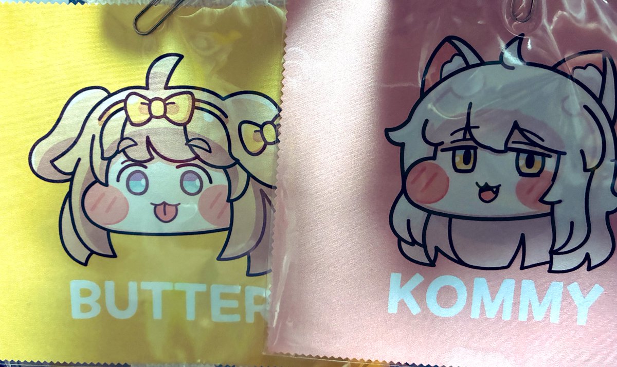 私が持ってるトリッカルのグッズ（ファンメイド）で最も古いものはユニバース先生（<a href="/UNVXRS/">UNVIRS/9서코 CF-27</a> ）のコミーとバターのメガネ拭きなんだよね。

全てはこの2枚から始まったんだ……
感慨深いね
いつもありがとうございます😊😊

내가 가지고 있는 트릭컬 굿즈(팬메이드) 중에서 가장 오래된 것은 유니버스