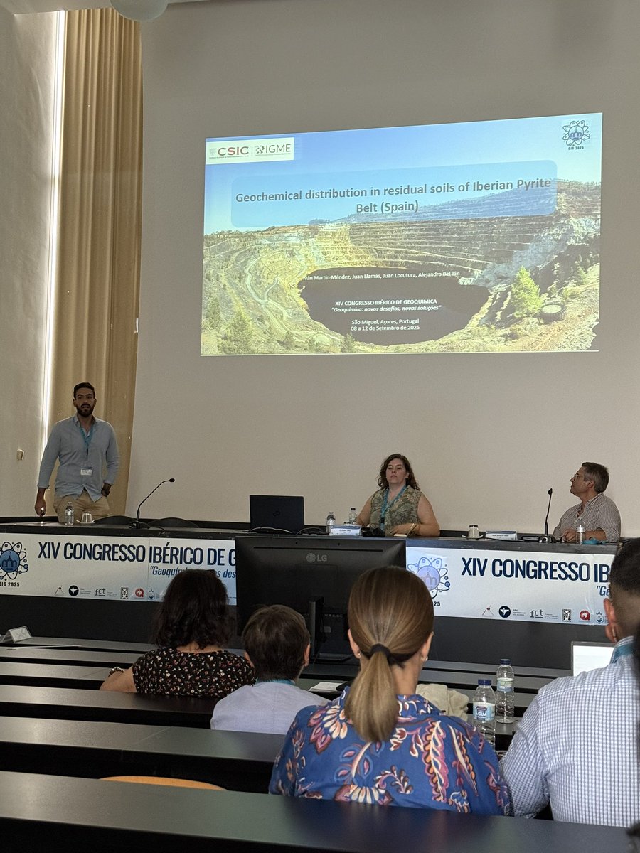GeomarResearch's tweet image. Algunas de las presentaciones de el grupo @IGME1849, Paula Adánez, Iván Martín y Javier González en el XIVCongreso Ibérico de Geoquímica (Islas Azores) 🗺️🌊💎⚒️🌋