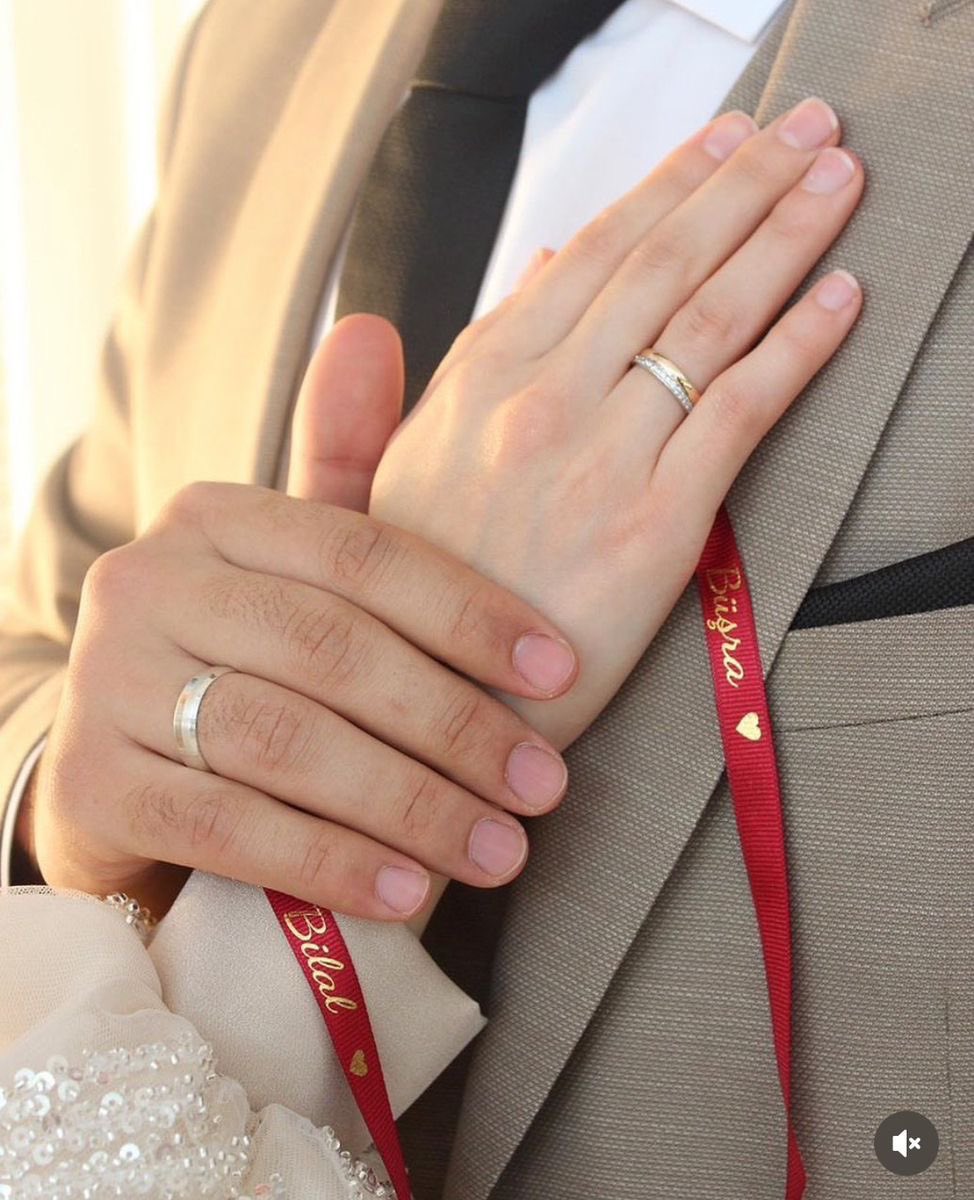 Aşığım sana, saçlarından tut parmaklarına, ellerinden tut gülüşüne kadar, her zerrene aşığım.💌