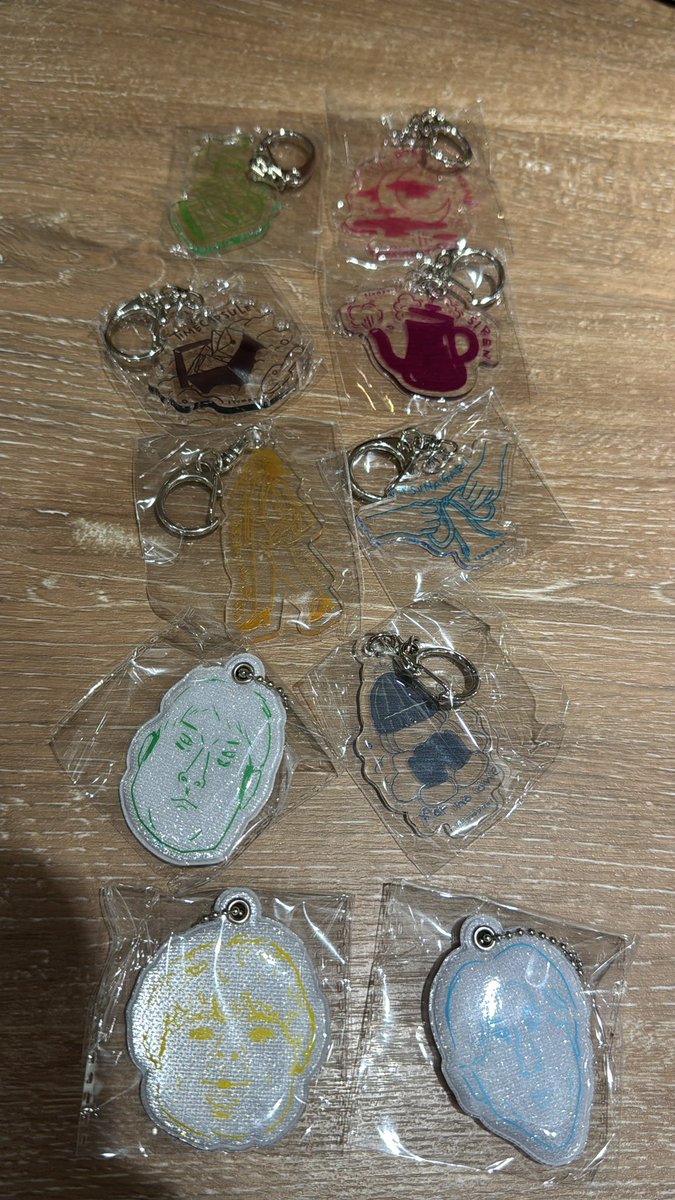 flumpool ランダムグッズ　交換

求　ステッカー
　　リストバンド▶︎ピンク＞黄色

譲　以下写真

#flumpool