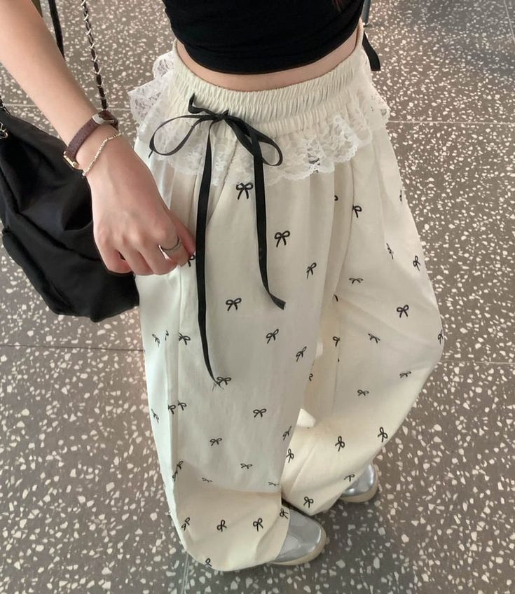 vvishook's tweet photo. Cute pants (jeans) https://t.co/vDih7rNa0d