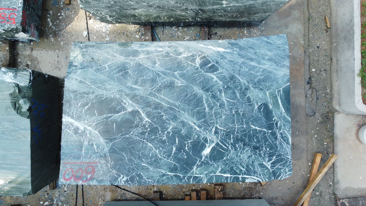 sabeccy's tweet photo. #marbleblocks#quarry#mine#stone#TinosGreen#pradagreen https://t.co/JEJXYbNQMh