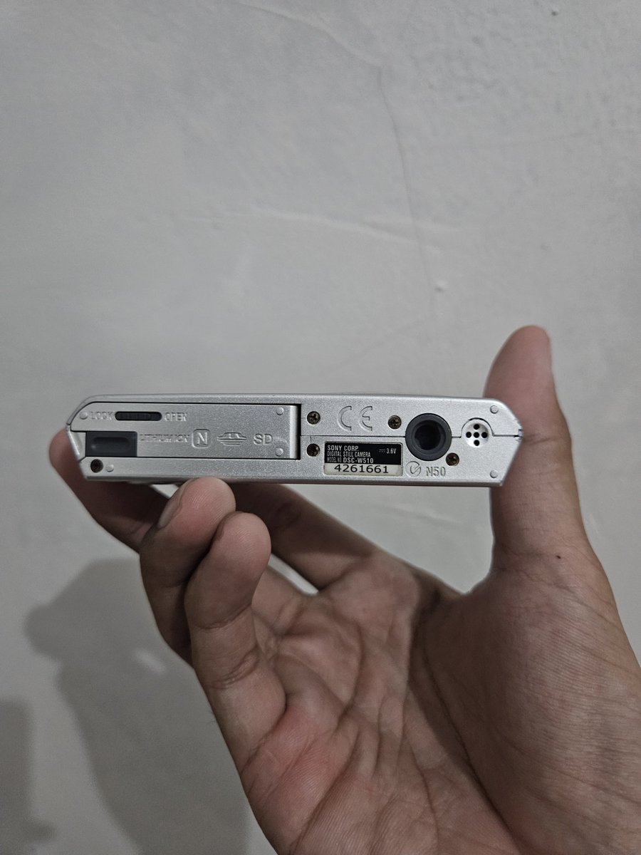 Indikainsans's tweet photo. #WTS
Digicam Sony Dsc W510
•Layar aman dari vignet
•body lecet pemakaian
•flash on
•kelengkapan Unit,Baterai,Charger,Memori,dan Pouch

Minus: 
-Bagian lensa ada penyok dikit(gak ngaruh)
-Tombol zoom rada keras tapi masih berfungsi
-full zoom ada 1 noda kecil tanpa zoom aman https://t.co/s3OJQcGWyN