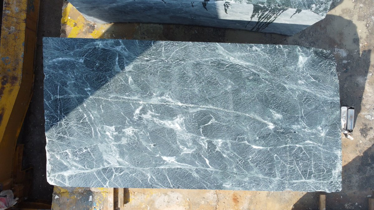 sabeccy's tweet photo. #marbleblocks#quarry#mine#stone#TinosGreen#pradagreen https://t.co/JEJXYbNQMh