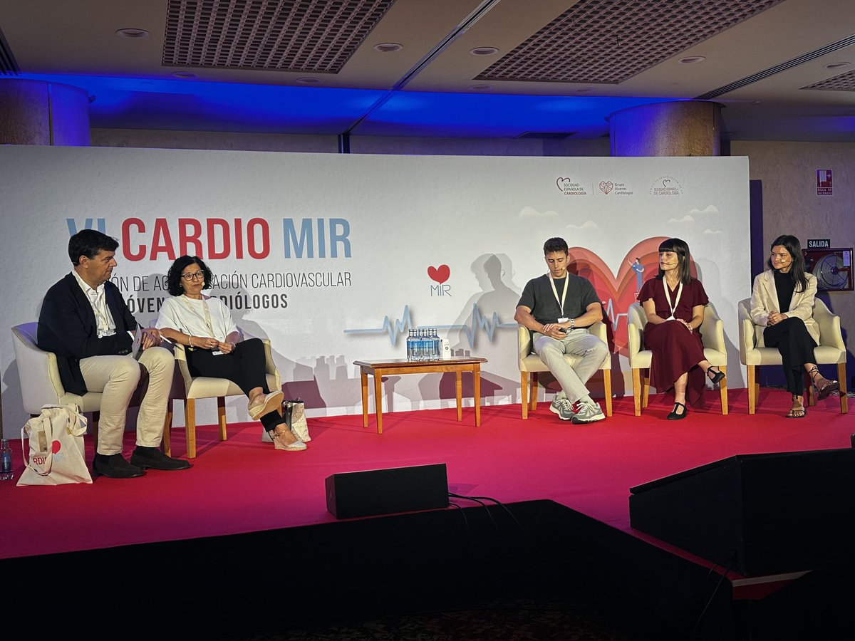 Arranca la primera mesa temática de #cardiomir2025 ¡mesa de miocardiopatías! Con ⁦BertaDaga⁩ a la moderación y ⁦<a href="/VillacoEduardo/">Eduardo Villacorta</a>⁩ como invitado experto, ¡no te la pierdas!