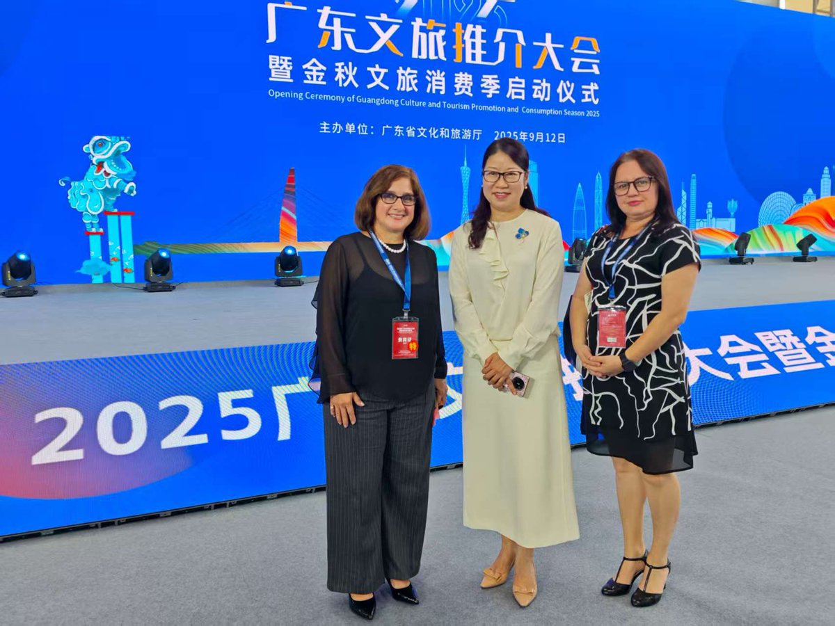 Consulado General de Cuba en Guangzhou (@cantonconsul) on Twitter photo Cuba presente en Feria China International Tourism Industry Expo 2025 celebrada del 12 al 14 de septiembre en Guangzhou. La consejera de turismo y la cónsul general en Guangzhou saludaron a Wu Huaqin, Subdirectora Departamento Cultura y Turismo de Guangdong. <a href="/EmbacubaChina/">EmbaCuba China</a> Cuba presente en Feria China International Tourism Industry Expo 2025 celebrada del 12 al 14 de septiembre en Guangzhou. La consejera de turismo y la cónsul general en Guangzhou saludaron a Wu Huaqin, Subdirectora Departamento Cultura y Turismo de Guangdong. <a href="/EmbacubaChina/">EmbaCuba China</a>