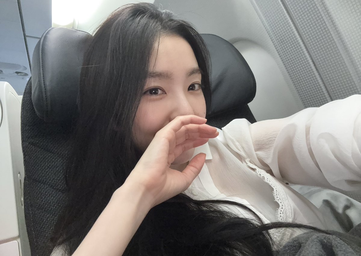 아 웃곀ㅋㅋㅋㅋㅋ 아이린 버블 달콤하다……..🫰