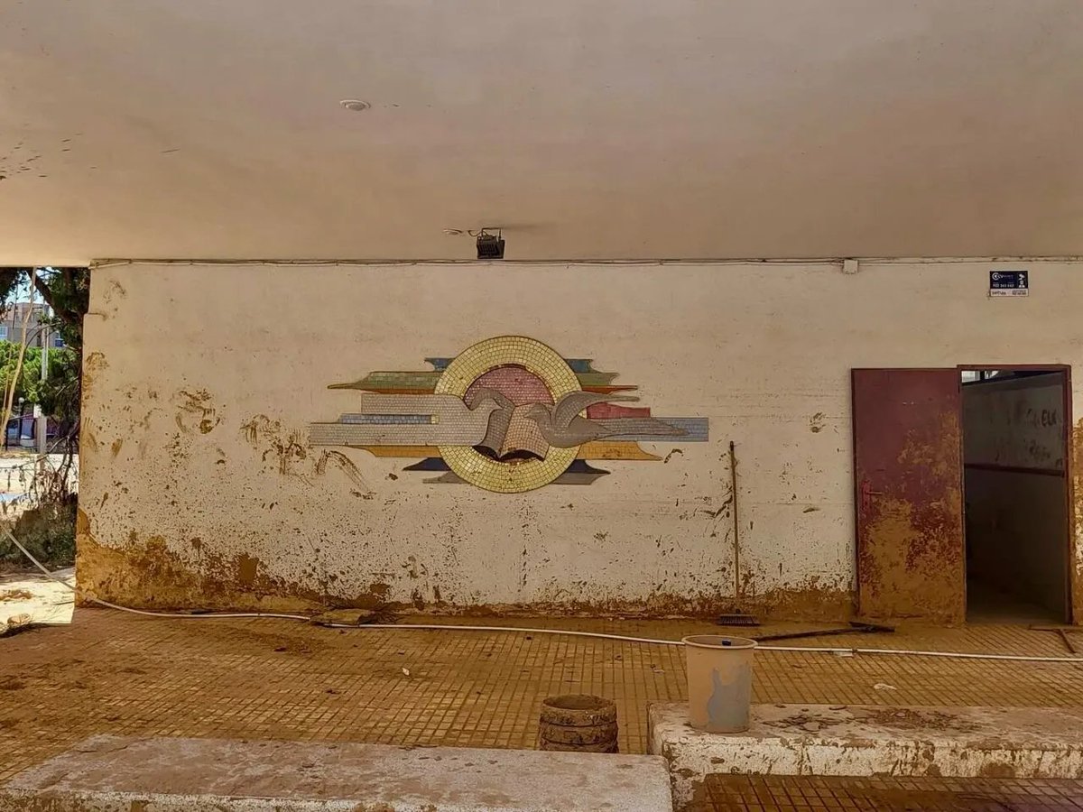 Días de instituto. Ya en tu correo. Adolescencia, carpetas forradas y primeras veces de casi todo en un edificio que han derruido.
Puedes leerla aquí: peris.substack.com/subscribe