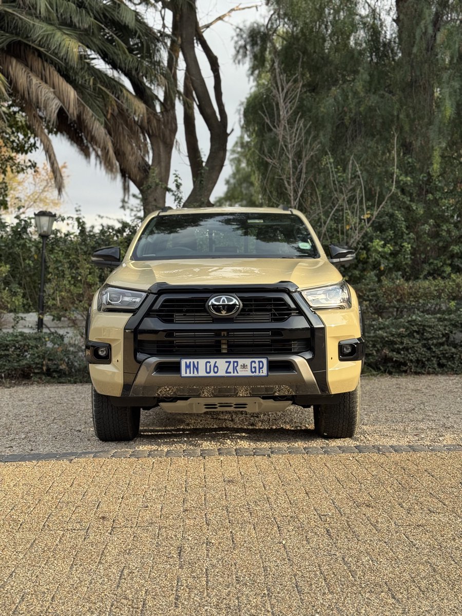 OtsileJK's tweet image. Ladies and Gentlemen 

It&apos;s Front-end Friday! 🔥🔥🔥