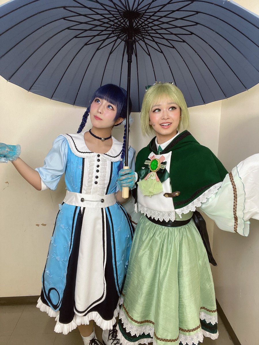 本日もありがとうございました

ビリジアンと💚🩵
幸運の傘は大きいので2人で入ってもしっかり守ってくれます。いつもありがとう🙂‍↕️

明日は2公演です！全力で魔女るぞ🌂
 #まほステ