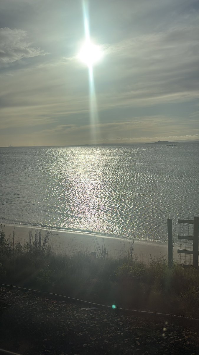 LesleyRecMH's tweet photo. Loving the views as I head to Kirkcaldy for a Creating Hope with Peer Support workshop with @FifeVolAction 3rd time this week across the Forth! #PeerSupport #FutureIsPeer https://t.co/yT1YBMCqan