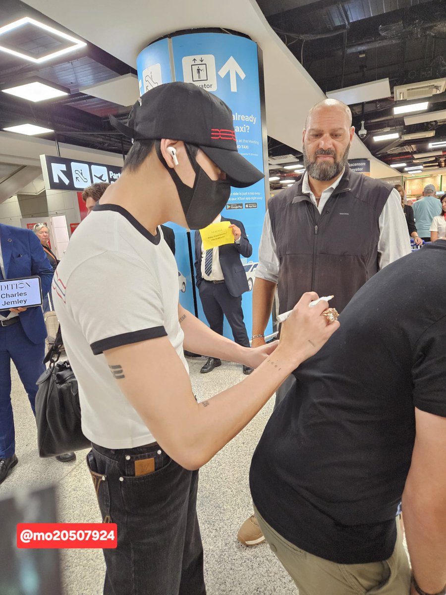 LuisVil98319060's tweet image. Nong BamBam is in Rome!
💪🇮🇹✈️🍺
I must say i am proud fan daddy!

#BamBam #뱀뱀 @BamBam1A 
@BAMBAMxBAMMIE