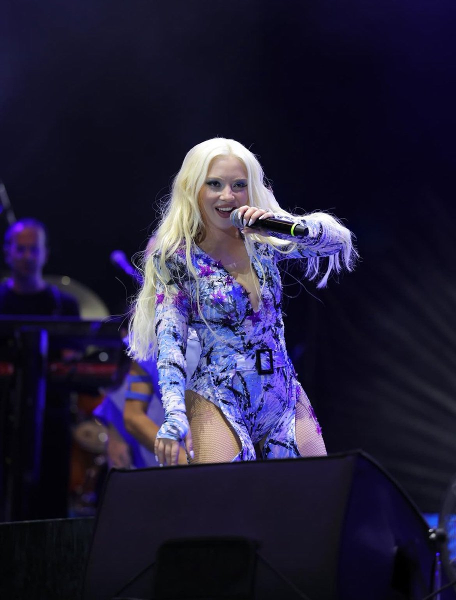 Ecosummm her doğum gününde aşırı duygulanıp gururlanıyorum iyiki varsın! Hep şarkılarınla hayatımıza dokunmaya devam edeceğin, sahnede harikalar yaratıp aklımızı başımızdan alacağın, booool başarılı nice yaşlara Ecot The Princessss💕💕Seni çok seviyoruz 💘 🦄 <a href="/EceSeckinCom/">Ece Seçkin</a>