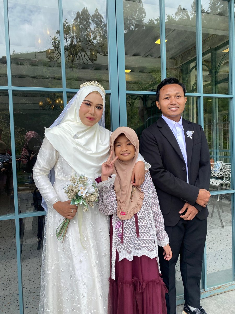 setiawanjoe70's tweet photo. nikah di KUA, makan makan di restoran, pulang https://t.co/UOnLDgW2ZC