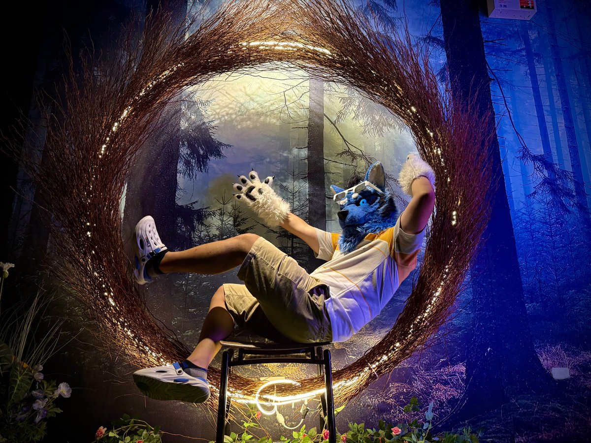 UminekoFursuit's tweet image. 【Mareas 馬里亞斯】
What? It’s already Friday? 
Sorry, I just got back from another world and feel a bit jet-lagged.
#Ardu #FursuitFriday #Furry