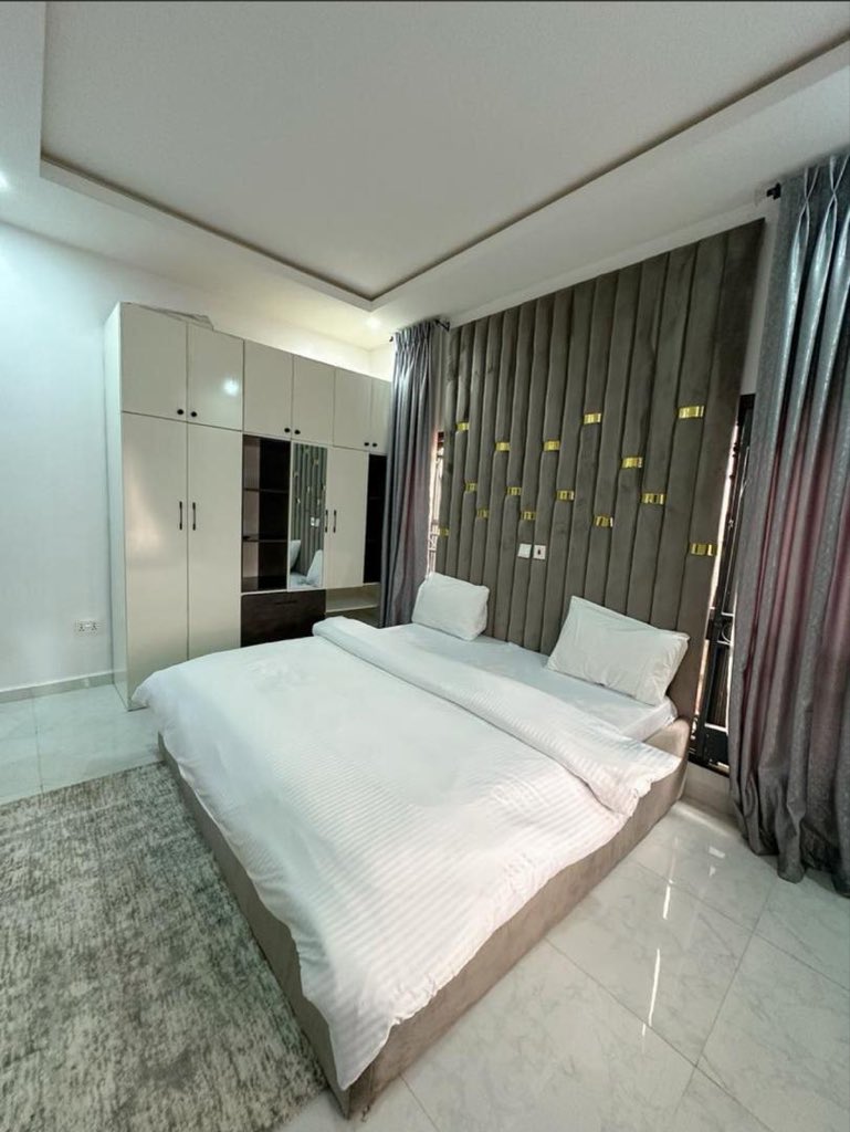 kene_asogwa's tweet image. Available For Declutter ‼️

Frame 1: 6 by 6 bed-frame and semi orthopedic mattress. Neat as seen 
🏷️280K
📍Jahi 

Frame 2: 4 by 6 bed-frame and semi orthopedic mattress. Neat as seen
🏷️260K 
📍Jahi 

📞 💬 08122760433

Pls RT 🙏🏽