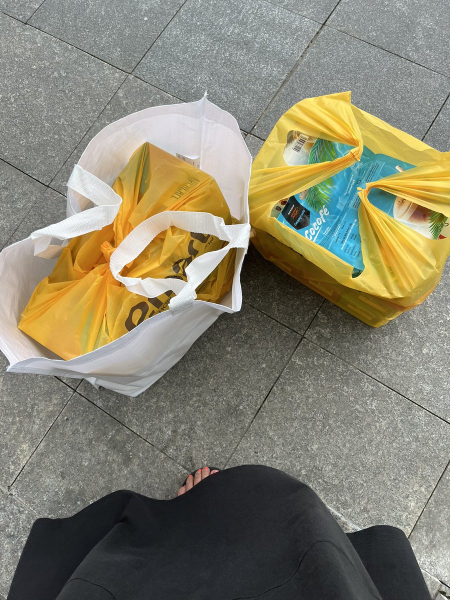 Chobin_JGC's tweet image. #ホーチミン🇻🇳１日目 
本当は買い物して新規開拓店でお昼を食べてマッサージ行ってからチェックインの予定だったのにスーパーだけで４時間終わった🥹
#Chobin2509越南 #eMart