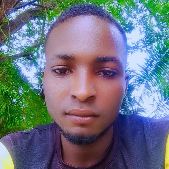 Shadyik1's tweet photo. They is a girl am in relationships with,I love her so much to the point that am so  scared of losing her,but am seeing some signs which is indirectly telling me that she don't love me,am trying so hard to work out of the relationship but am finding it difficult,what should I do?? https://t.co/LljKwkH6tN