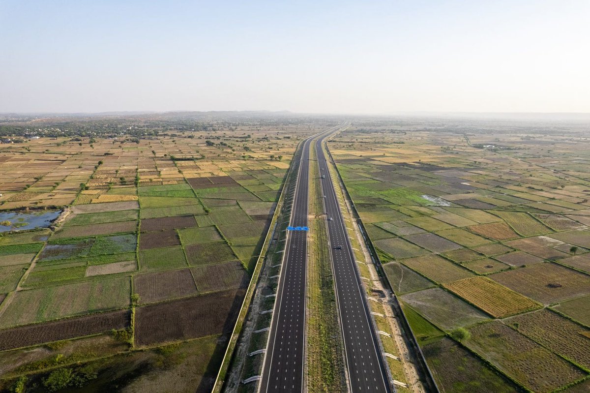 FmsFairmead's tweet image. India’s roads are on track to become intelligent, sustainable highways by 2047, powered by AI integration, from sensors and digital twins to predictive maintenance.

Read more 👉 shorturl.at/MtwtFP

#PBCToday #AI #Construction #Fairmead #FMS