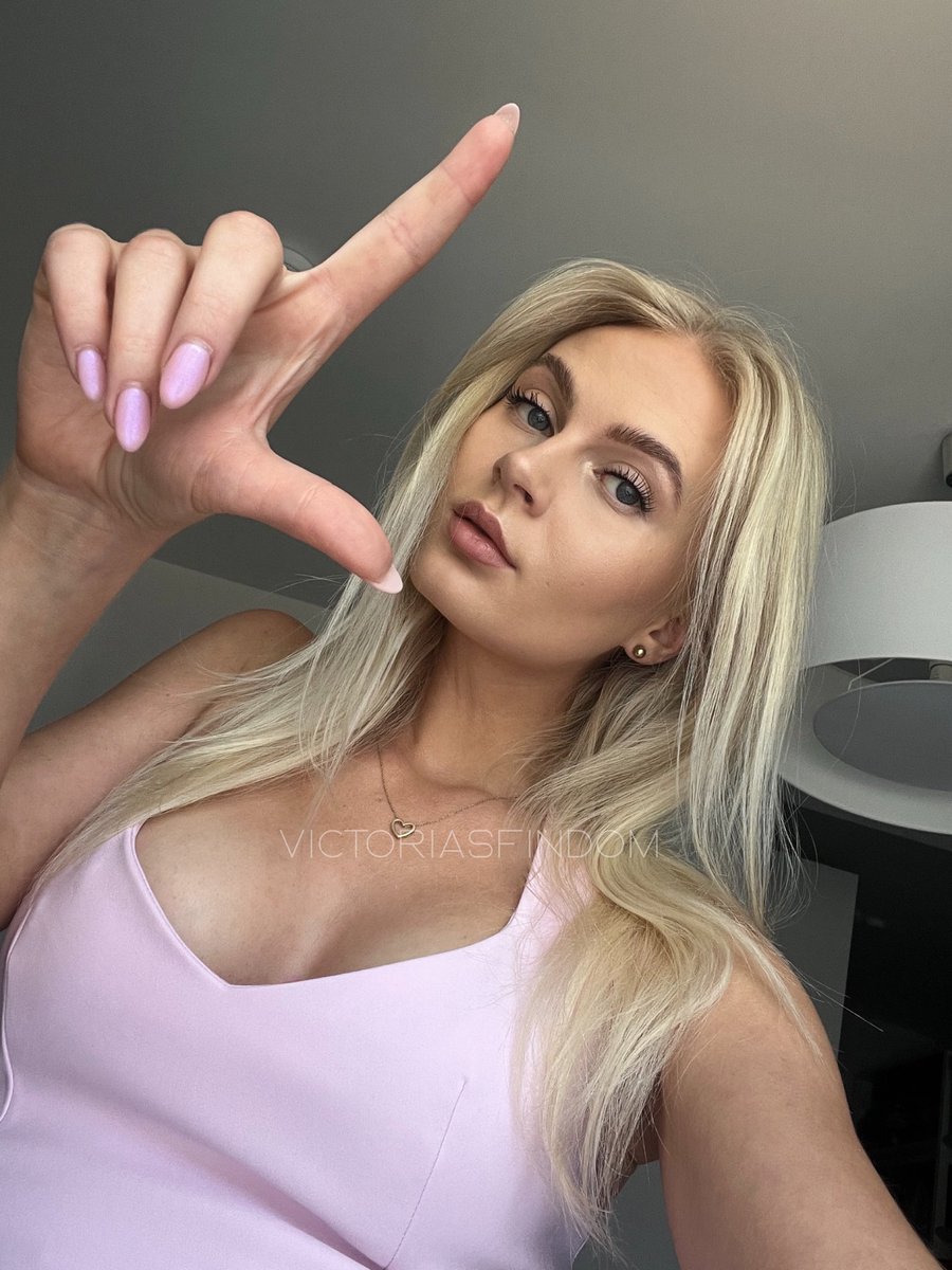 Guten Morgen L0serboys. Eure Göttin ist heute in Dresden unterwegs. Alle Cuckolds und Betas halten schon mal ihre Karten bereit… Dinner, Drinks und Shopping gehen natürlich auf euch 🏧✨