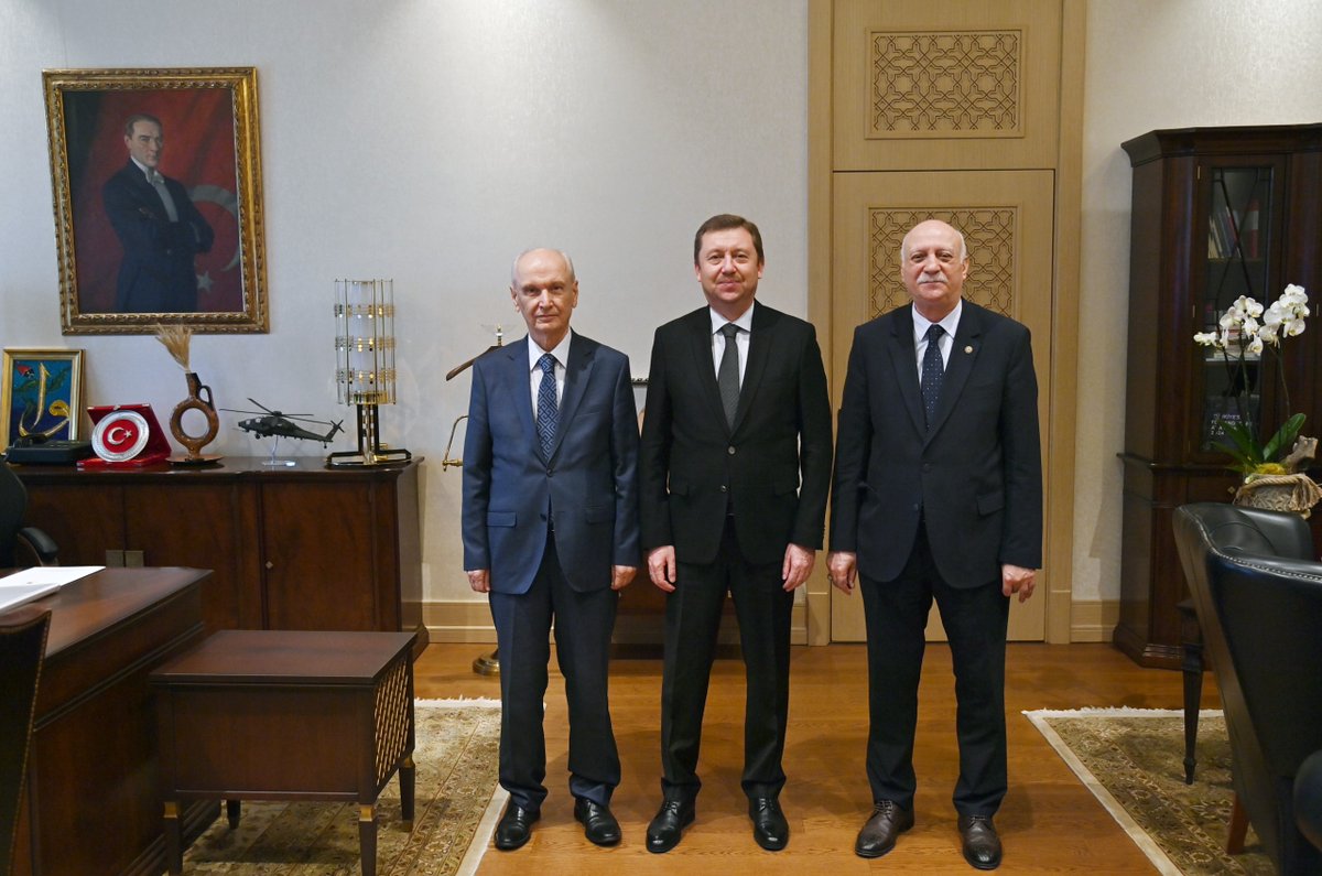 Cumhurbaşkanlığı Genel Sekreteri Sayın Hakkı Susmaz’ı makamında ziyaret ettik. Nazik ev sahipliği ve misafirperverliği için kendisine teşekkür ederim.