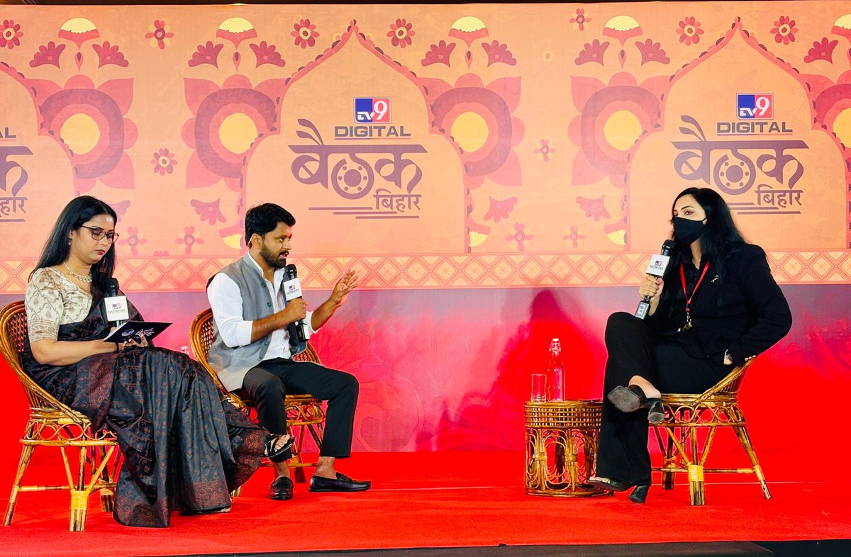 pluralsbharat's tweet photo. पटना में पुष्पम प्रिया चौधरी जी @TV9Bharatvarsh की बैठक में। @pushpampc13 https://t.co/ZGtRlZefZH