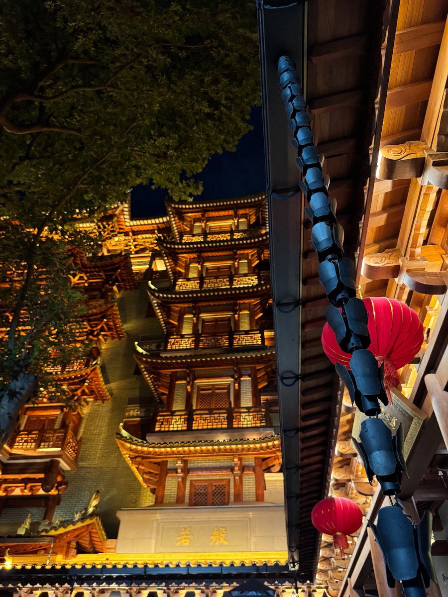 abhishek_tri's tweet image. The West debates whether AI should replace jobs. In China, the question is: how do we scale AI fast enough to keep growth

Visiting here is like time travel - you see the past (thousand-year-hutongs) &amp;amp; the future (digital megacities) on the same street

Contemplating moving to 🇨🇳