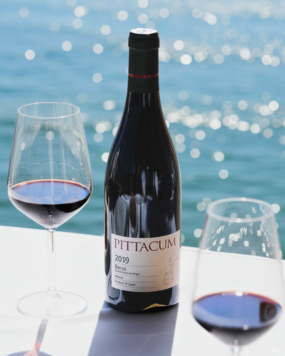 #Pittacum hace de los pequeños momentos, grandes recuerdos.

Perfecto equilibrio entre fruta, frescura y paso por barrica 🍇
.
.
#GrupoTerrasGauda #SomosTerrasGauda #BodegasPittacum #Bierzo #Bierzowine #mencía #menciawine #vino #wine #winemoments #winelovers #winewinewine