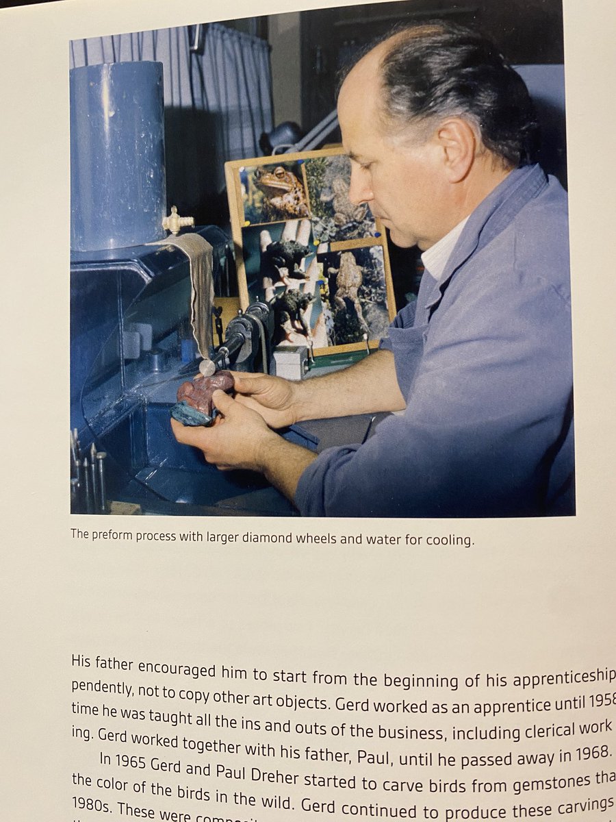 水晶を削る際に必要な「水」を落とす装置を自作しました。
水晶は工具との摩擦で熱を持つため、少しずつ水を流して冷ましながら加工します。