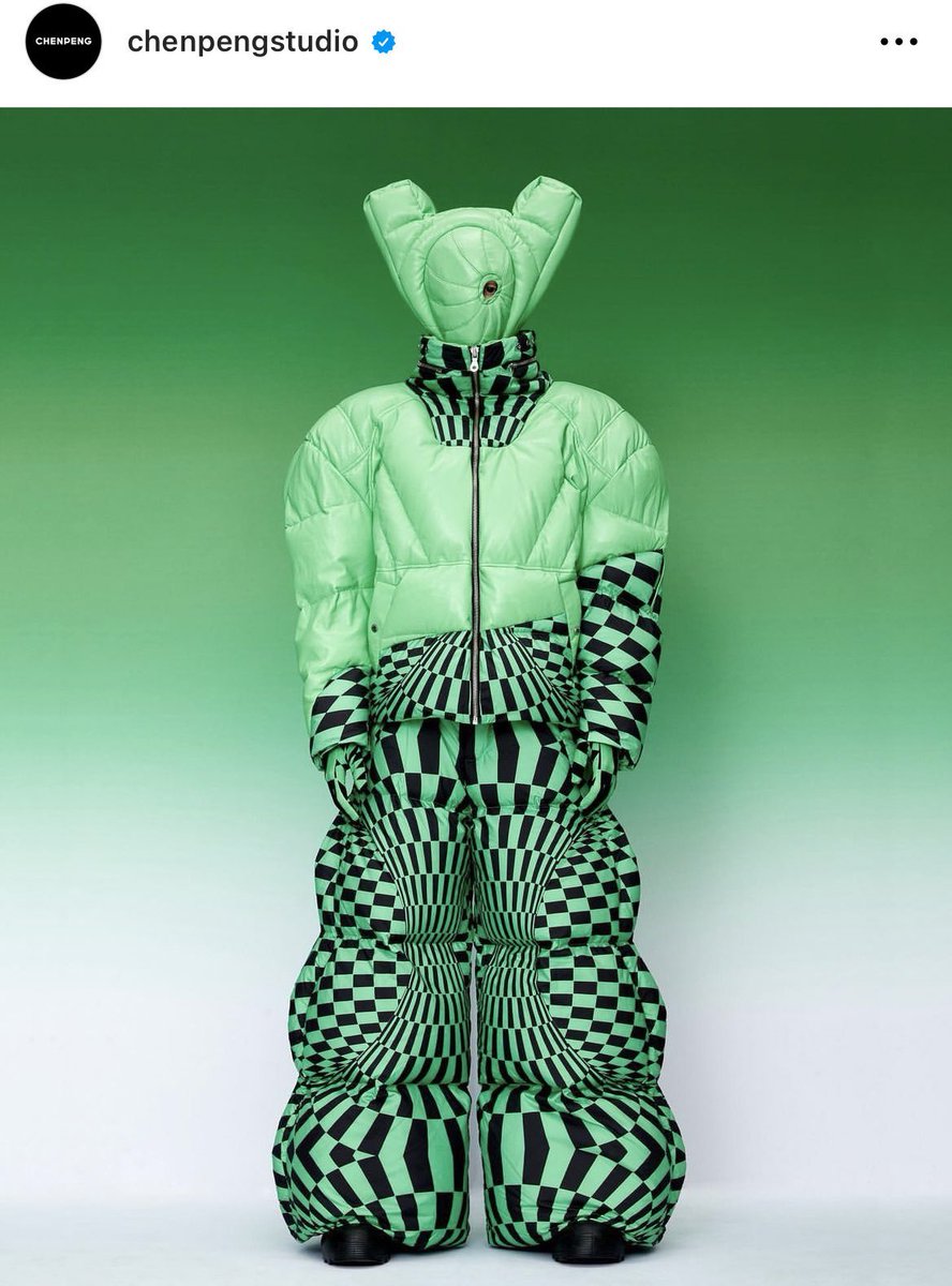 เห็นชุดนี้ทีไรหน้าพี่แทยงลอยมาเลย555555